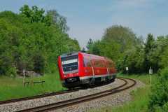 In die Gegenrichtung fährt ein aus 612ern gebildeter RE.